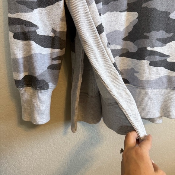 Aerie Gray Toned Camouflage Print Comfy and Soft Oversized Pullover Sweater Top - Picture 4 of 12